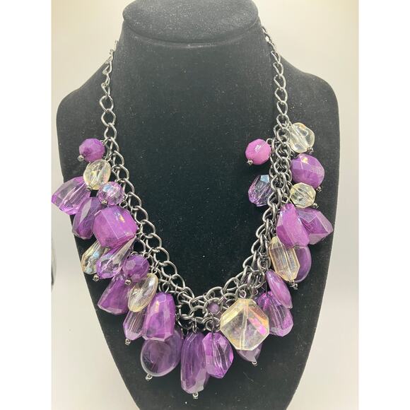 Purple and Clear Plastic Crystals Faceted Bib Cluster 17 7/8 Inch Necklace! - Picture 3 of 4